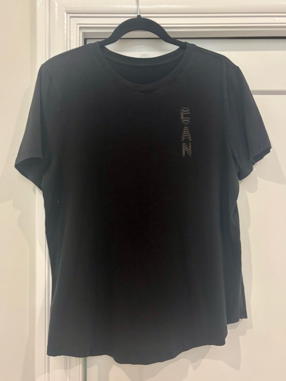 Lululemon Size 8 Team Canada Olympics Black Crewneck T-Shirt - Minimal Logo
